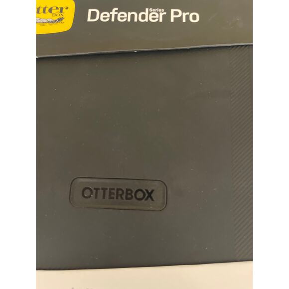 Otter Box Defender Pro series for IPad 10th generation - Picture 5 of 7